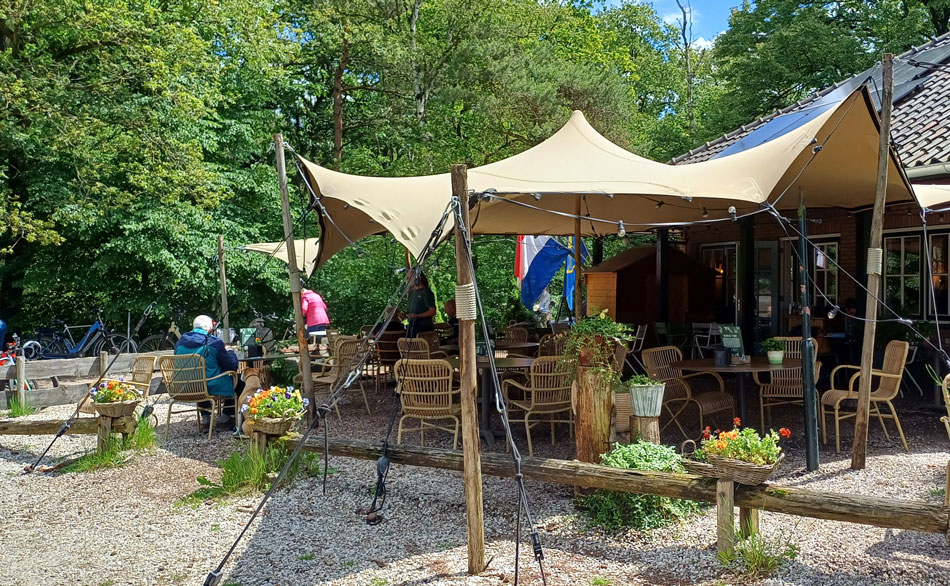 High Tea Met BasBEL Bij 't Bluk In Laren Terras