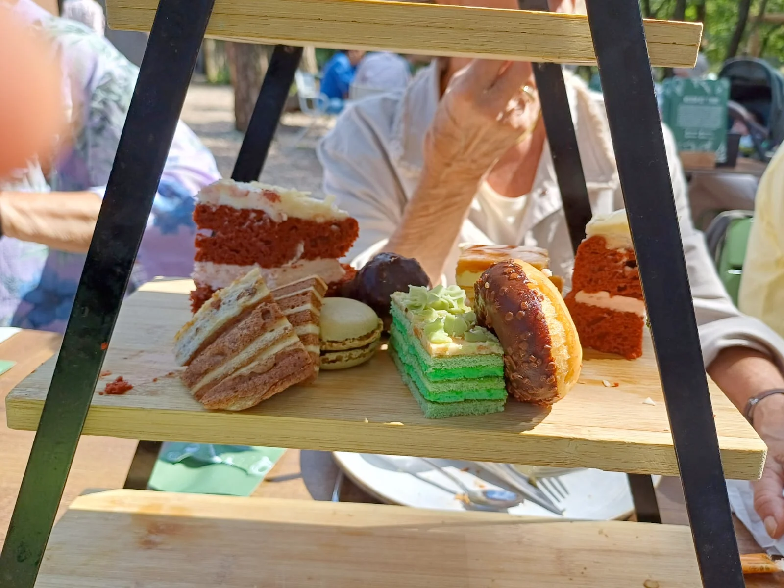 Zomerse BasBEL High Tea | 10 Juli Donderdag3